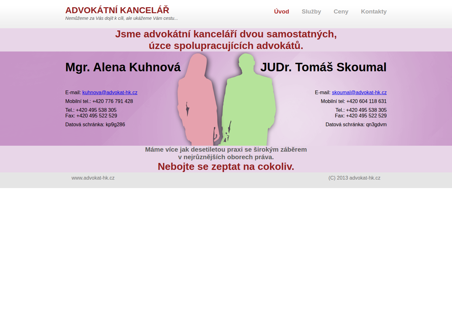 Současný web Advokátní kancelář Mgr. Alena Kuhnová a JUDr. Tomáš Skoumal na počítači