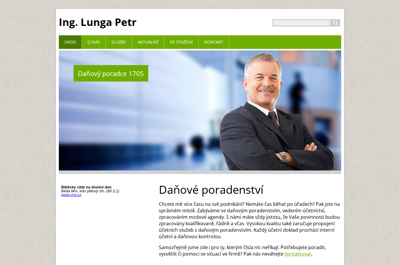 Současný web Daňové poradenství Petr Lunga na počítači