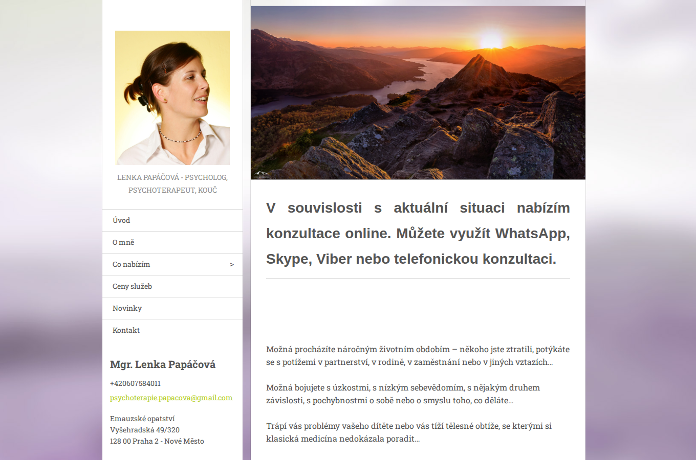 Současný web Psychoterapie Praha Lenka Papáčová na počítači